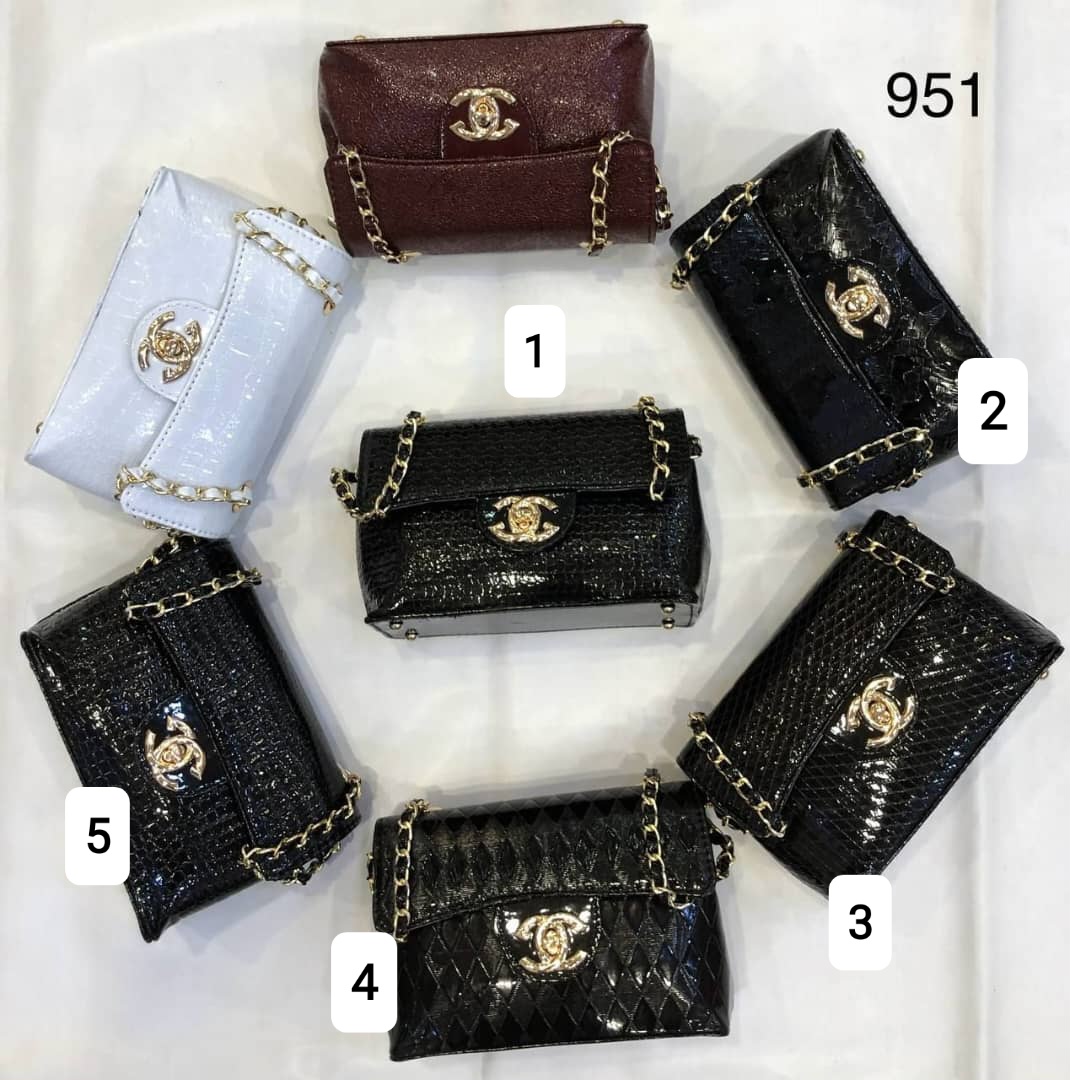 کیفدوشی زنانه جنس ورنی قفل شنل